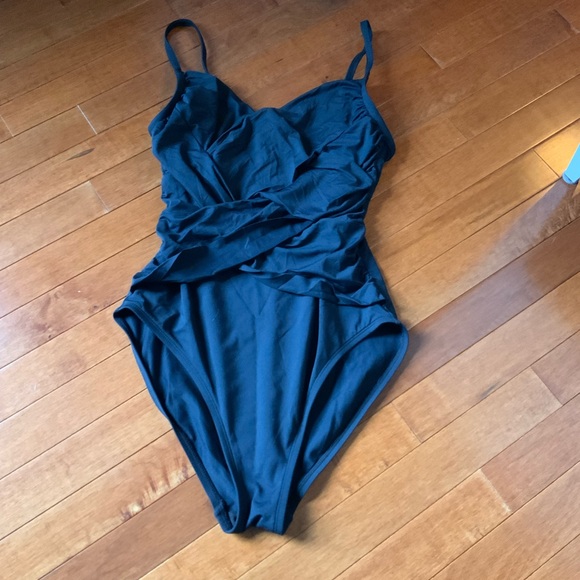 Ana A New Approach One Piece Size 10 Swimsuit Black Slimming - Picture 1 of 5